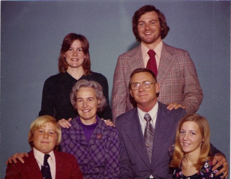 The Leonard Family in 1974 just after the opening of the Refuge Motor Inn The Leonard Family in 1974 just after the opening of the Refuge Motor Inn
